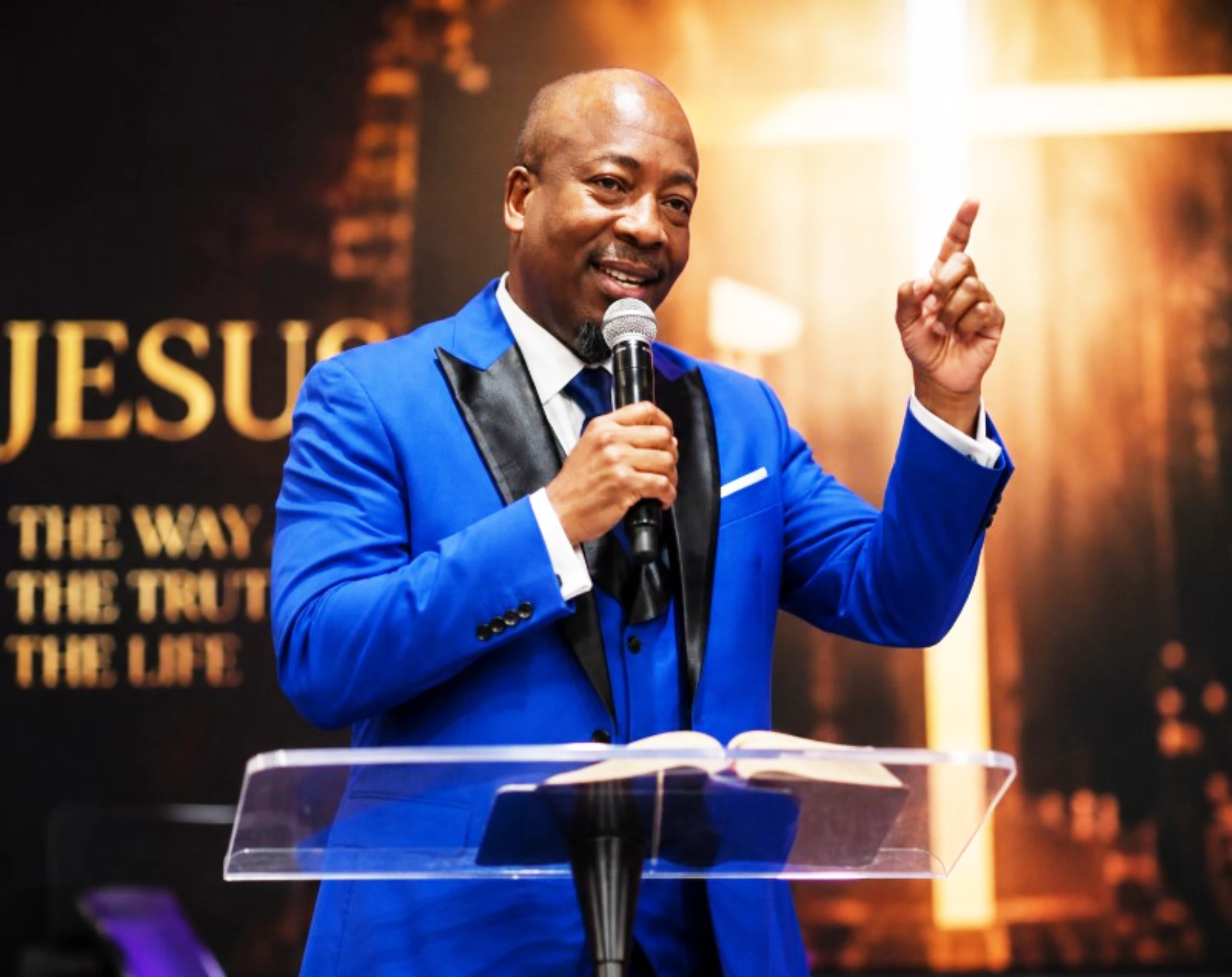 Prophet Hanrick Hunt proclaiming the Word of God